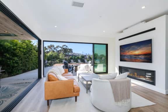 Central Lux Pool Estate •Views•Fireworks•Sleeps 14 - Image 4