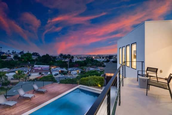 Central Lux Pool Estate •Views•Fireworks•Sleeps 14 - Image 3