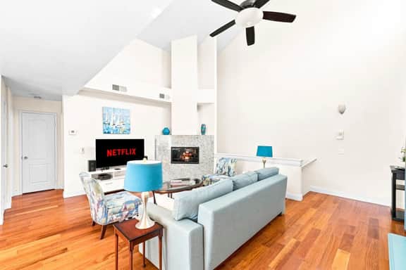 Charming Pacific Beach Townhome | Walk to the Bay | 2 Bed, 2 Bath - Image 2