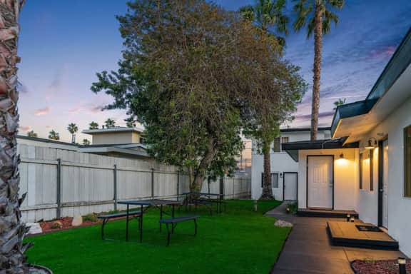 Coastal 2BR Escape with High-Speed WiFi - Image 2
