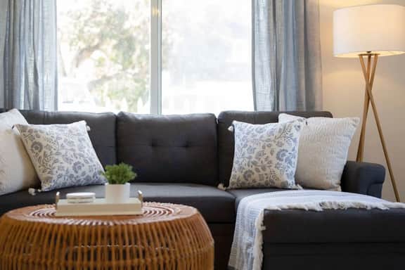Coastal 2BR Escape with High-Speed WiFi - Image 4