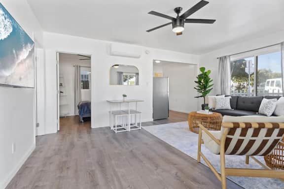 Coastal 2BR Escape with High-Speed WiFi - Image 3