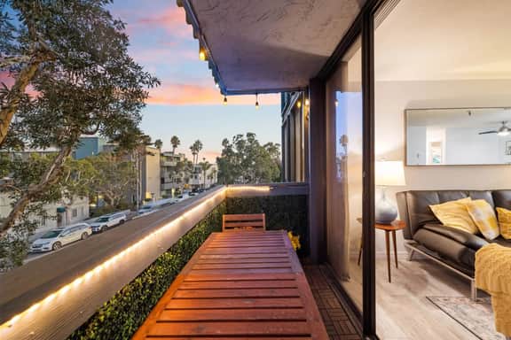 Coastal Comfort in the Heart of Mission Beach | Walk to Beach, Bay & Belmont Park - Image 2