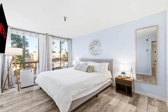 Coastal Comfort in the Heart of Mission Beach | Walk to Beach, Bay & Belmont Park - Image 3