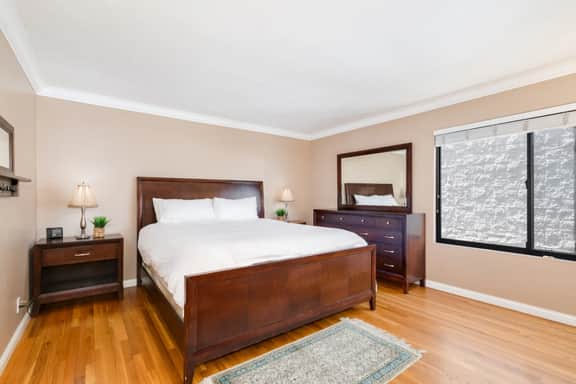Crown Point 3BR | Bay & Beach View | Parking | W/D - Image 5