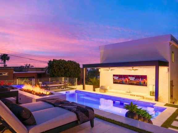 Luxury Resort Pool Spa Swim-Up Bar Bay Views - Image 2