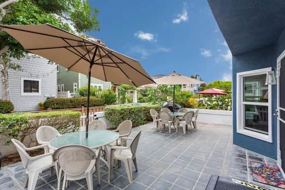 Luxury, Glass Walls, Seconds to Beach/Ocean, AC! - Image 2