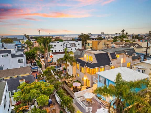 Mission Beach Gem | Patio, Garage & Balcony - Image 3
