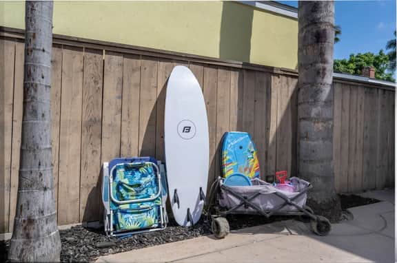 Modern Ocean Beach • Sleeps 10 • Fire Pit+Games+Parking - Image 5
