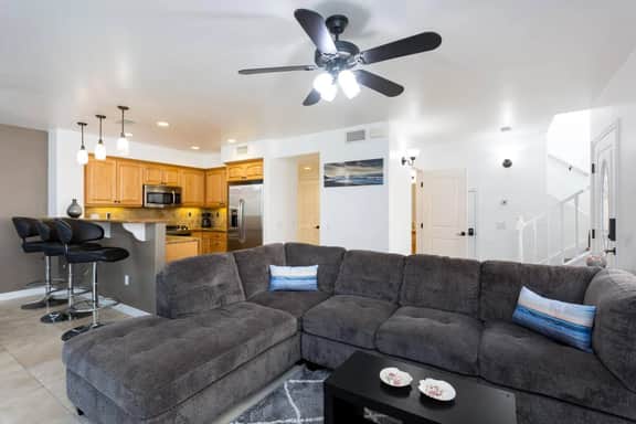 Perfect Beach Condo, Walk to Ocean, Garage Parking - Image 2