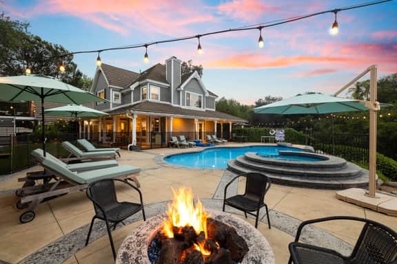 Private Estate with Garden, Pool & ADU's - Image 4