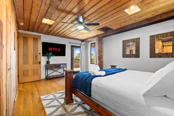 Private Pickleball Court + Hot Tub Getaway Retreat - Image 4