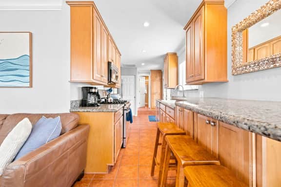 SRP Cottage — Iconic Mission Beach Retreat with AC & Rare Parking, Steps to the Ocean - Image 4