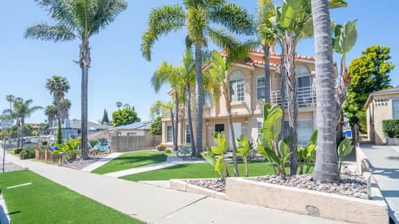 Sunny Pacific Beach Retreat Near the Ocean and Bay - Image 4