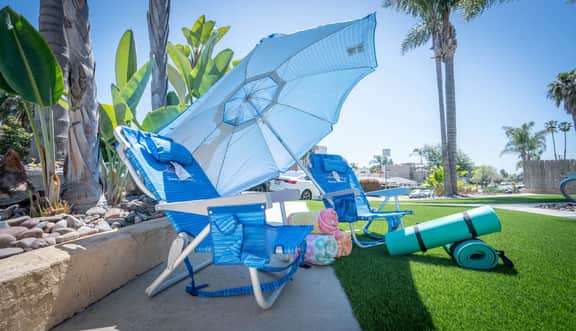 Sunny Pacific Beach Retreat Near the Ocean and Bay - Image 3