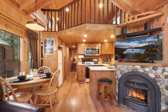The Cozy Cub Cabin – 7 Min to Lake - Image 4