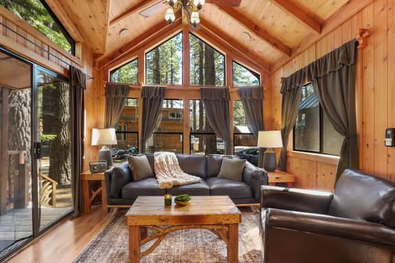 The Cozy Cub Cabin – 7 Min to Lake - Image 3