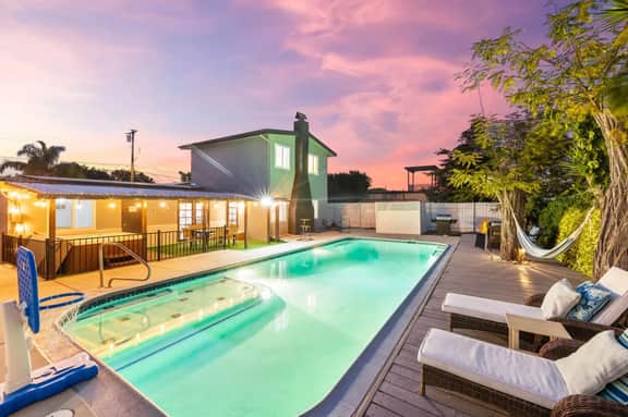 Tranquil Escape Pool Hot Tub Game Room - Image 4