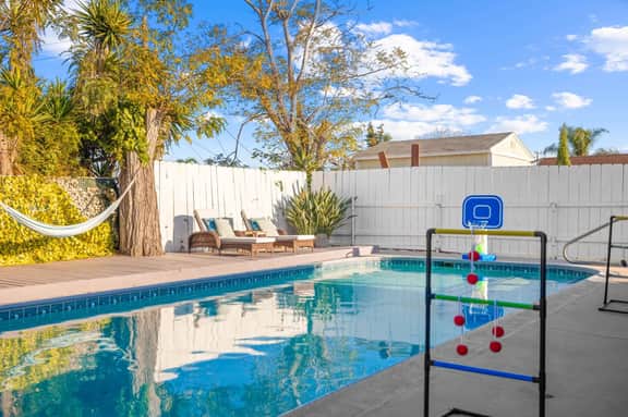 Tranquil Escape Pool Hot Tub Game Room - Image 3