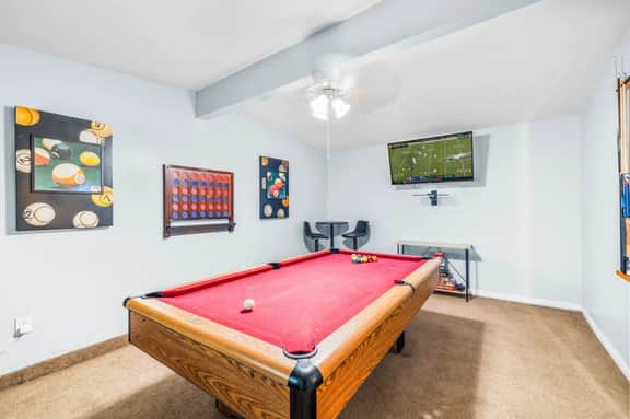 Tranquil Escape Pool Hot Tub Game Room - Image 5