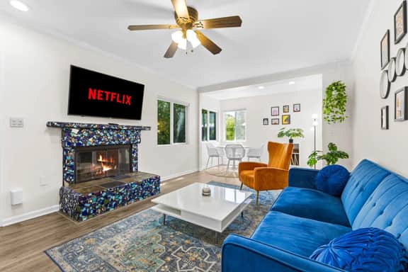 Trendy North Park Bungalow: Steps to Balboa Park - Image 2